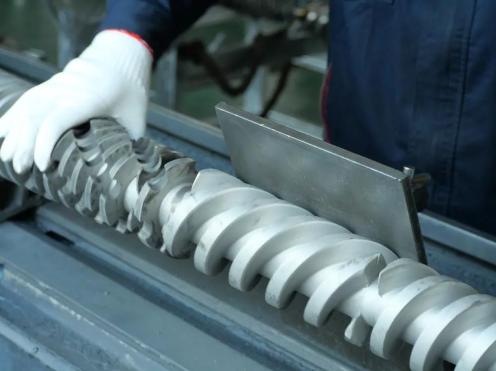 Hoe u een extruder met enkele schroef reinigt zonder de schroef of cilinder te beschadigen